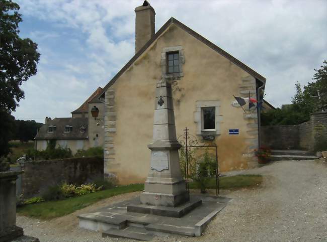 Mairie et monument aux morts de Fondremand - Fondremand (70190) - Haute-Saône