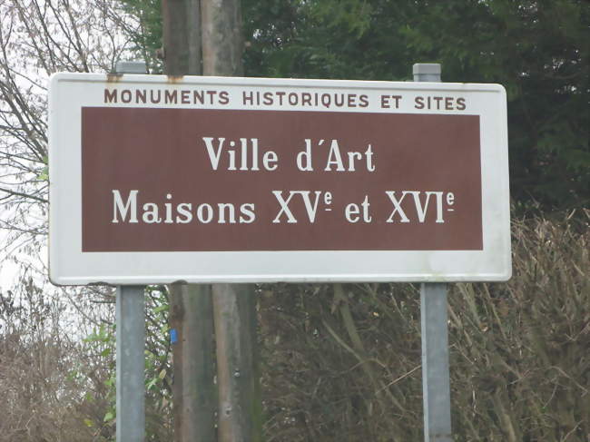 Aide charpentier / Aide charpentière