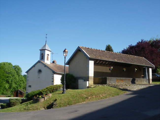 La mairie et le lavoir - Oppenans (70110) - Haute-Saône