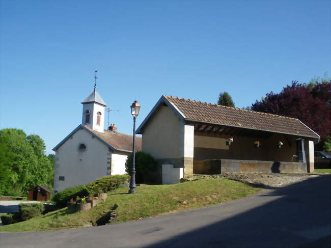 La mairie et le lavoir - Oppenans (70110) - Haute-Saône