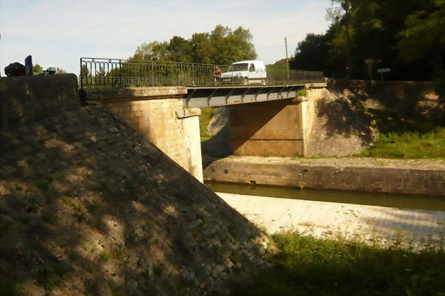 Canal souterrain de Saint-Albin - Ovanches (70360) - Haute-Saône