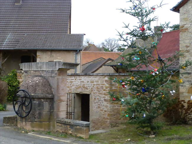 Le lavoir (vue extérieure en hiver) - Bissy-sous-Uxelles (71460) - Saône-et-Loire