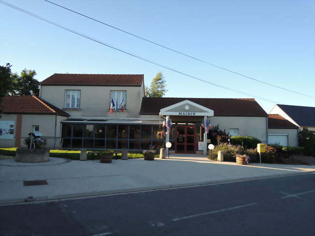 Mairie des Bizots sur la place du village - Les Bizots (71710) - Saône-et-Loire