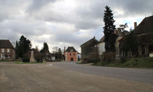 Vue du bourg - La Chapelle-Saint-Sauveur (71310) - Saône-et-Loire