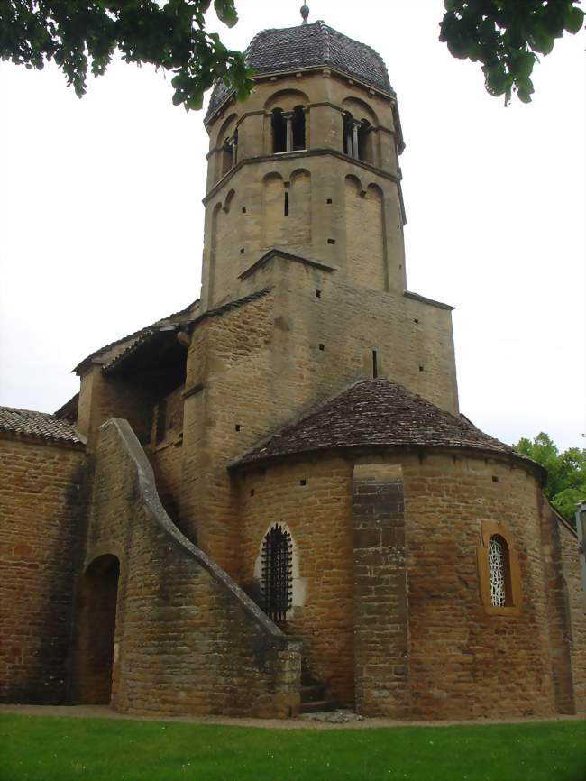 Attestée depuis 968 comme premier lieu de culte dédié à Saint Pierre, l'église de Charnay-lès-Mâcon prit le nom de Sainte-Madeleine au XVIe siècle - Charnay-lès-Mâcon (71850) - Saône-et-Loire