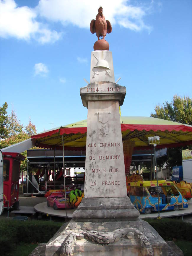 Monument aux morts - Demigny (71150) - Saône-et-Loire