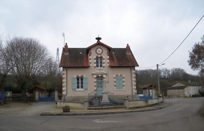 La mairie-école - Épertully (71360) - Saône-et-Loire