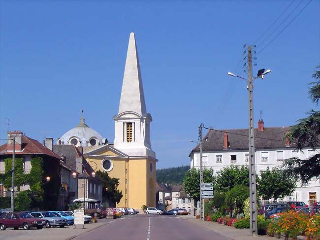 Entrée et église - Givry (71640) - Saône-et-Loire