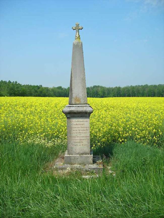 Monument en l'honneur de Claude Burdy - Guerfand (71620) - Saône-et-Loire