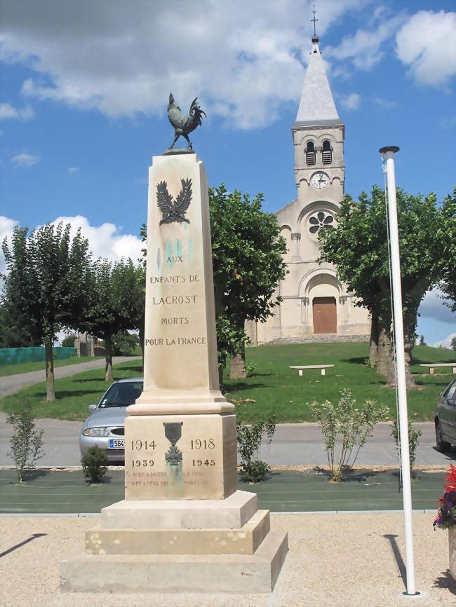 Le monument aux morts et l'église - Lacrost (71700) - Saône-et-Loire