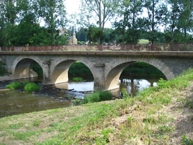 Lugny-lès-Charolles, vue du Pont de l'Arconce - Lugny-lès-Charolles (71120) - Saône-et-Loire