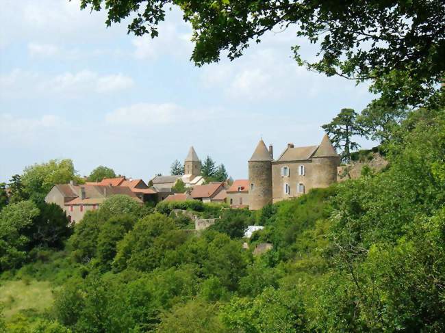 Brancion, ensemble de la ville - Martailly-lès-Brancion (71700) - Saône-et-Loire