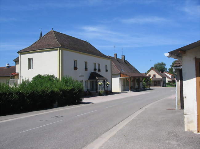 La mairie de Montret en juillet 2012 - Montret (71440) - Saône-et-Loire