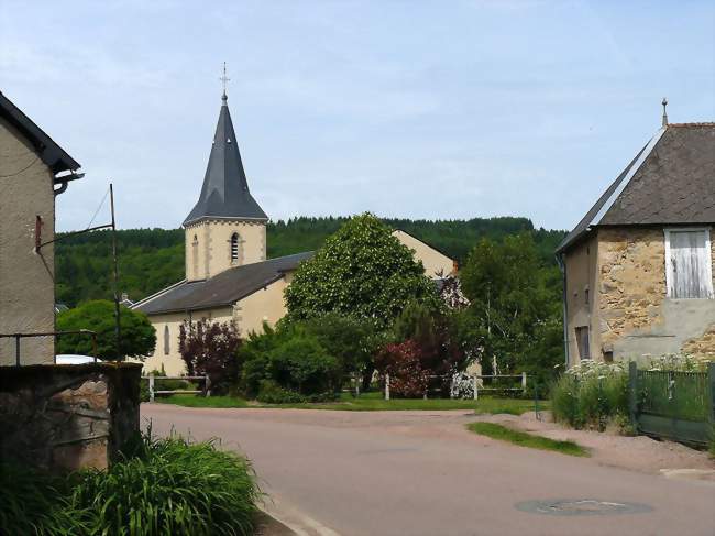 Roussillon-en-Morvan et son église - Roussillon-en-Morvan (71550) - Saône-et-Loire