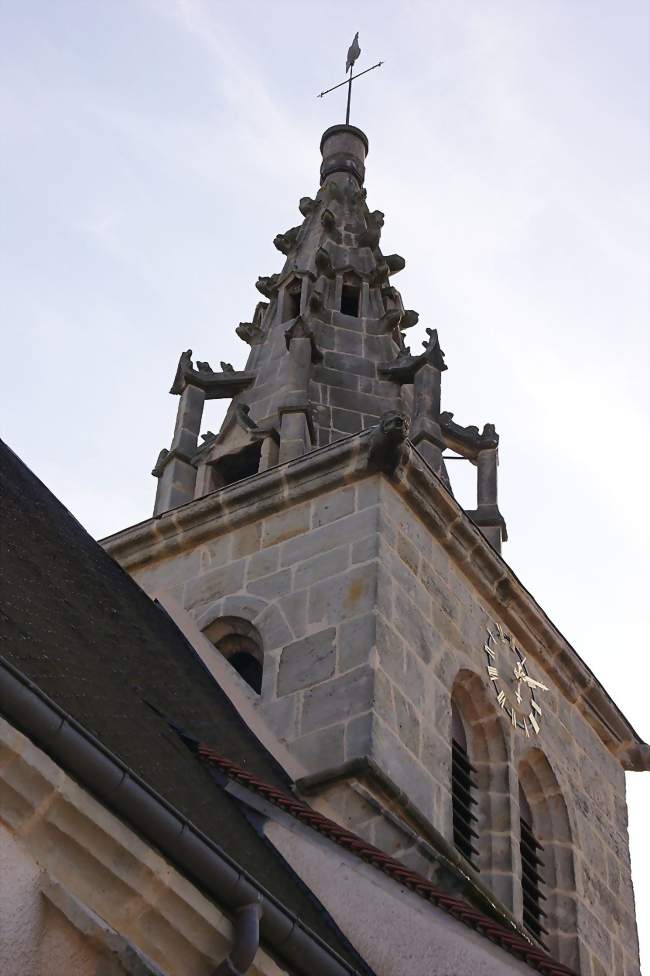 Le clocher en granit construit vers 1500 - Saint-Sernin-du-Plain (71510) - Saône-et-Loire
