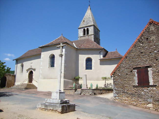 Église avec calvaire et monument aux morts - Saules (71390) - Saône-et-Loire