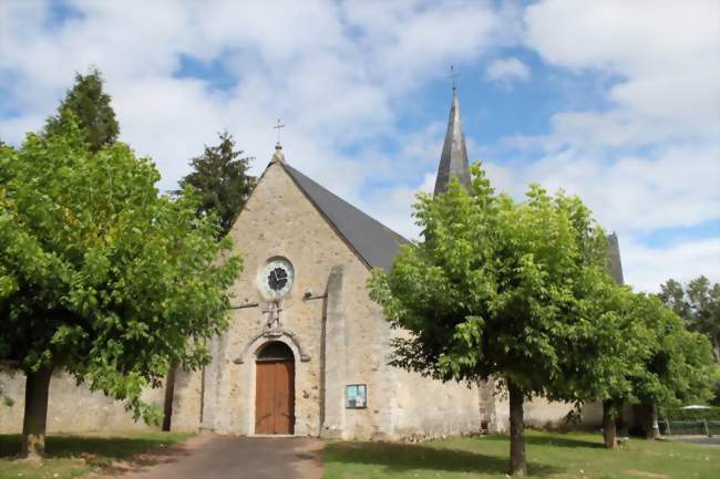 Eglise d'Avers-sous-Montfaucon (72540) - Crédit: ptit-ours05 (CC by SA)