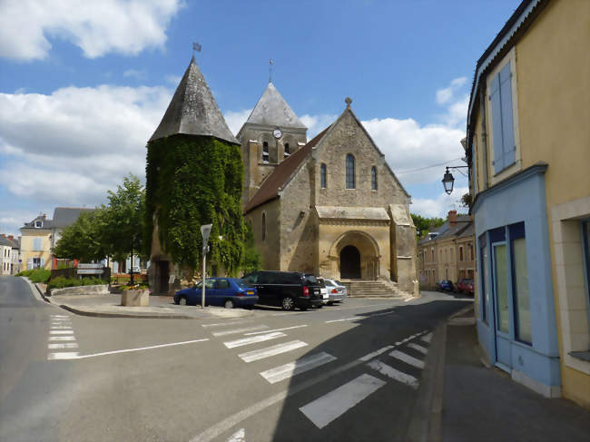 L'église Saint-Aubin - Bazouges-sur-le-Loir (72200) - Sarthe