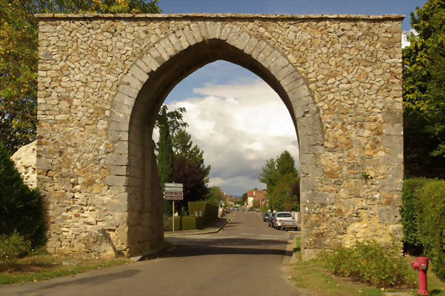 La porte Saint-Mathurin - Bourg-le-Roi (72610) - Sarthe
