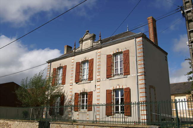 La mairie - Briosne-lès-Sables (72110) - Sarthe