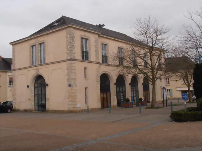 La mairie de Brûlon - Brûlon (72350) - Sarthe