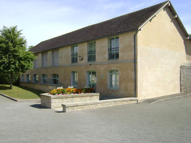 Le lavoir du couvent des Surs Franciscaines - Champfleur (72610) - Sarthe