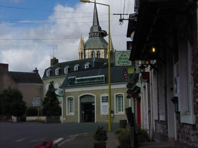 Avenue Charles de Gaulle à Fresnay-sur-Sarthe - Fresnay-sur-Sarthe (72130) - Sarthe