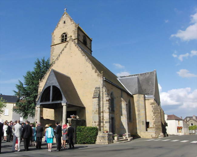 L'église Saint-Pierre - Gesnes-le-Gandelin (72130) - Sarthe