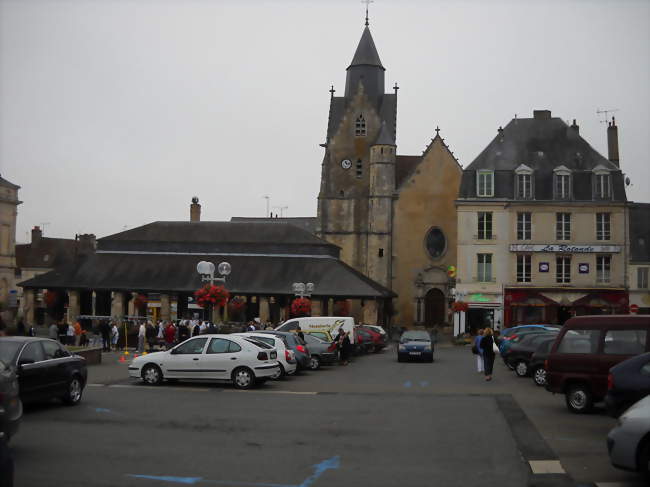 La place Carnot, au centre de la ville - Mamers (72600) - Sarthe