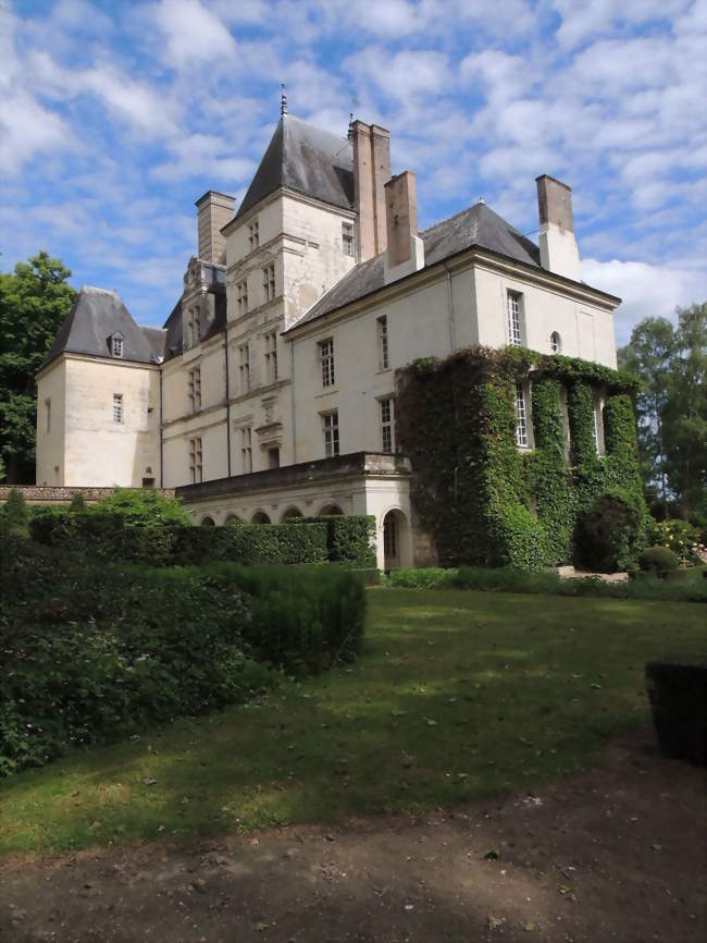 Vue sur la façade nord du château de Poncé - Poncé-sur-le-Loir (72340) - Sarthe