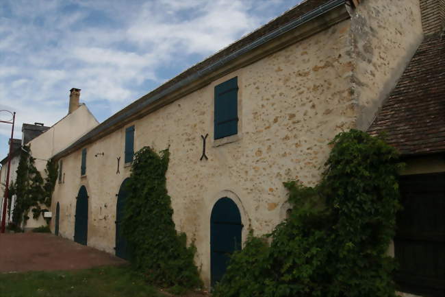 Une ancienne grange en centre-bourg - Rouperroux-le-Coquet (72110) - Sarthe
