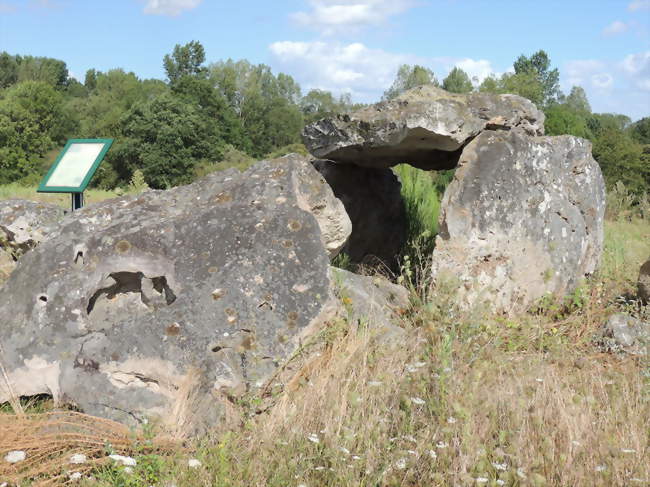 Le dolmen d'Amenon - Saint-Germain-d'Arcé (72800) - Sarthe