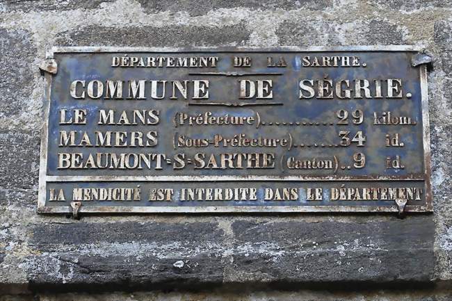 Plaque de cocher dans la rue Pierreuse - Ségrie (72170) - Sarthe