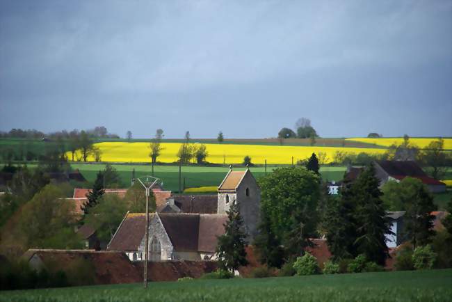 Le village de Vezot  vu de la voie romaine - Vezot (72600) - Sarthe