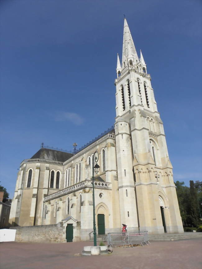 La basilique Notre-Dame-du-Chêne - Vion (72300) - Sarthe