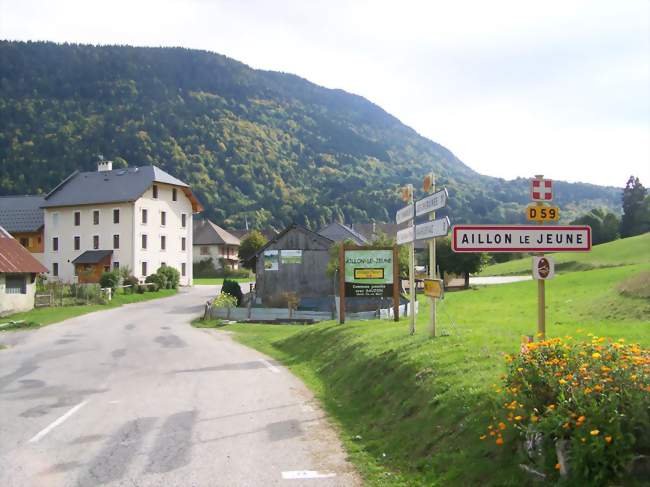 Entrée dans le chef-lieu de la commune - Aillon-le-Jeune (73340) - Savoie