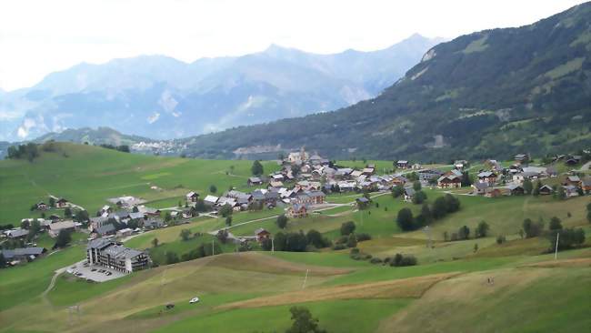 Vue d'ensemble du village d'Albiez-Montrond - Albiez-Montrond (73300 et 73530) - Savoie