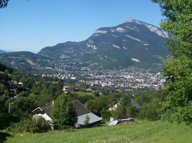Vue de Barberaz depuis le hameau de La Lésine sur les hauteurs de la commune - Barberaz (73000) - Savoie