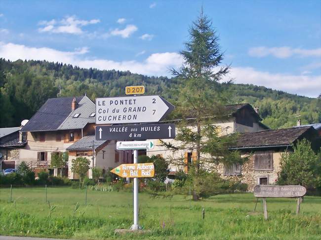 Panneaux indiquant la Vallée des Huiles - Bourget-en-Huile (73110) - Savoie