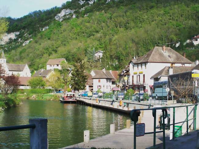 Le canal de Savières dans la commune - Chanaz (73310) - Savoie