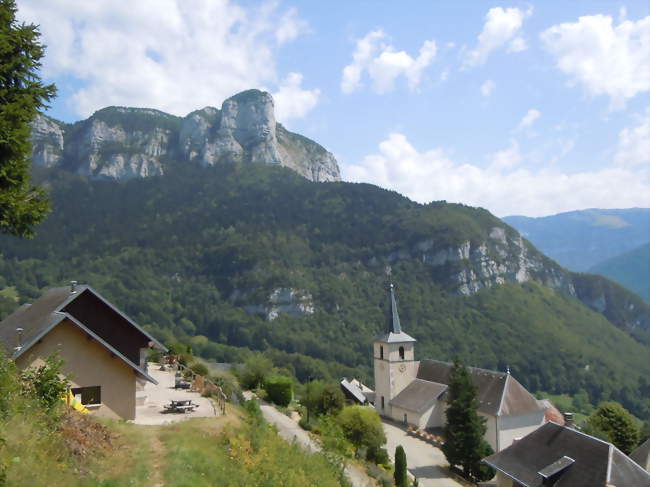 Corbel au pied de Roche Veyrand - Corbel (73160) - Savoie