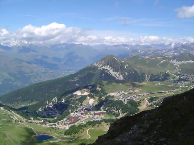 Vue de Plagne Centre sur la commune de Mâcot-la-Plagne - Mâcot-la-Plagne (73210) - Savoie