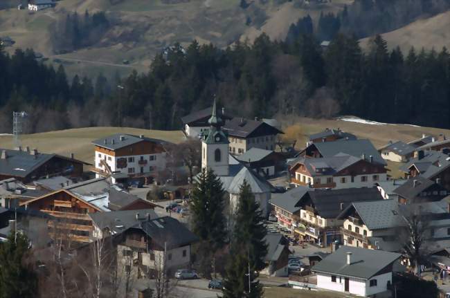 Vue de la commune depuis les pistes de ski - Notre-Dame-de-Bellecombe (73590) - Savoie