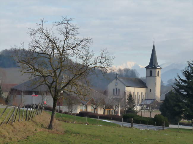 L'église de Sainte-Hélène-du-Lac sur fond de Mont Blanc - Sainte-Hélène-du-Lac (73800) - Savoie