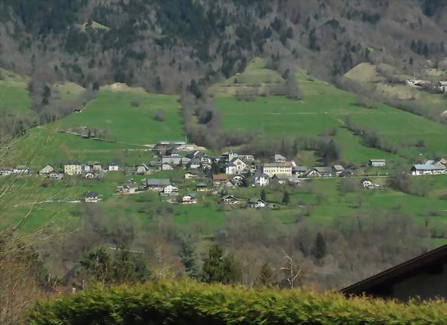 Thoiry vue depuis la route des Déserts au printemps - Thoiry (73230) - Savoie