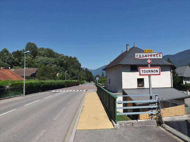 Panneau d'entrée à Tournon en arrivant de Frontenex - Tournon (73460) - Savoie