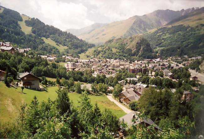 Valloire dans sa vallée, en été - Valloire (73450) - Savoie