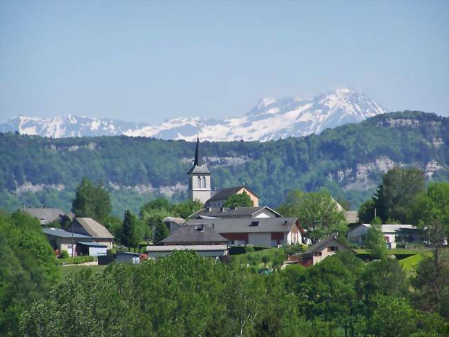 Chef-lieu de Vimines devant les Belledonnes - Vimines (73160) - Savoie