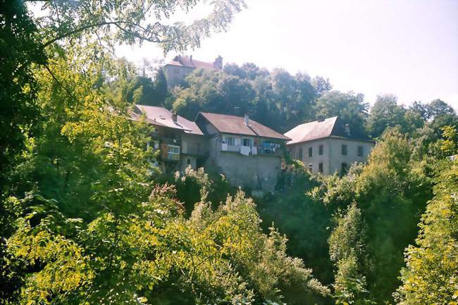 Le bourg d'Alby vu de la rive droite du Chéran - Alby-sur-Chéran (74540) - Haute-Savoie