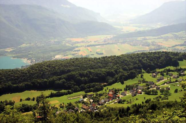 Vue du village d'Entrevernes et la vallée de l'Eau Morte - Entrevernes (74410) - Haute-Savoie